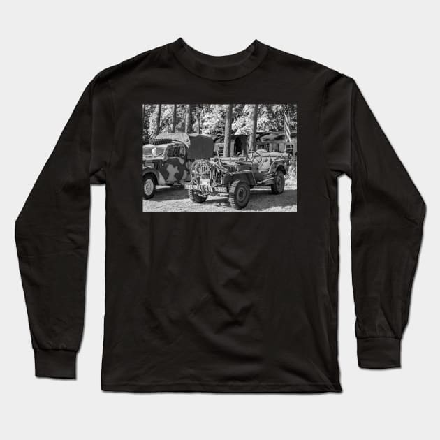 World War 2 military jeep on display Long Sleeve T-Shirt by yackers1